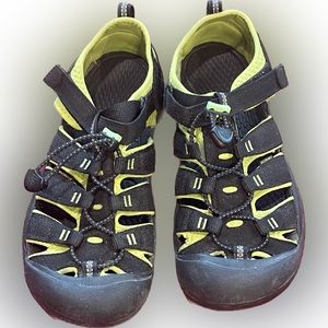 Kids Keen size 5